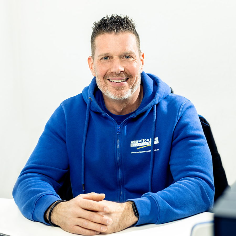 thorsten-drach-dachdeckermeister Portrait des Dachdecker Meister Thorsten Drach, Geschäftsführer der Josef Otto & Sohn GmbH Dachdecker und Bauklempner in Bonn Bad Godesberg.